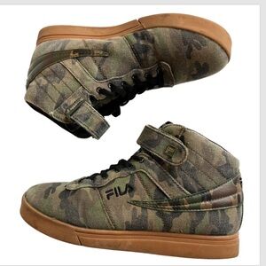 Fila 2 Men’s Camo Sneakers Sz 8 Hook & Loop Strap Lace-Up